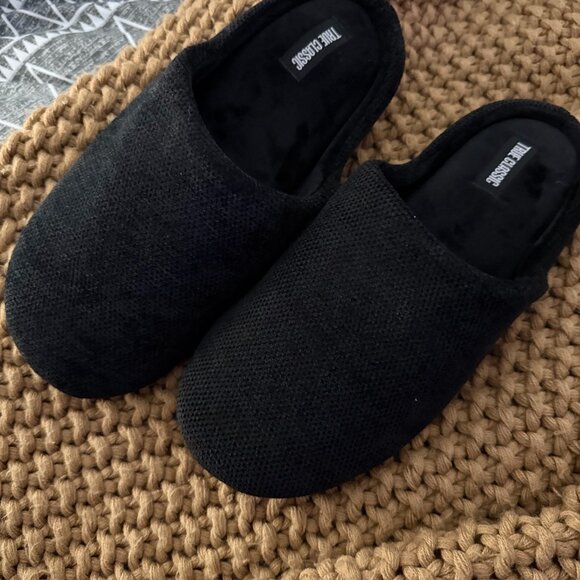 True Classic Other - True Classic Black Fleece House Slippers Men's Large (10-11) NWOT